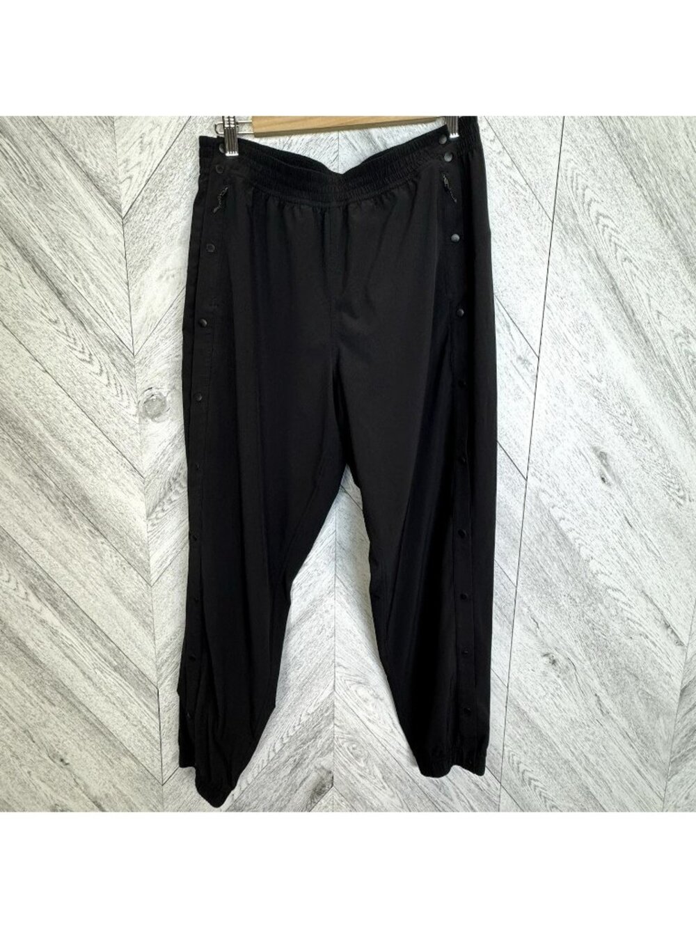 Lululemon Tear-Away Mid-Rise Track Pant Joggers Size 10 Black Side Snap 29"